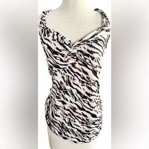 Torrid Studio Knit Sweetheart Twist Top Sweetheart neckline Size 2 (New with Tag